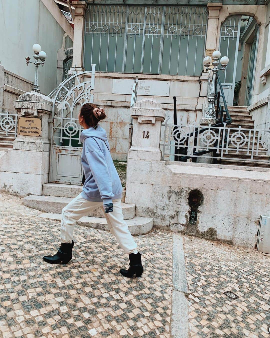 小竹麻美さんのインスタグラム写真 - (小竹麻美Instagram)「📍Lisbon 街歩きが楽しいリスボン🇪🇸 坂が多くて、床が石段だから滑るぅ😂 ホテルもとっても可愛くていい感じだった♡いい街だ〜🌼 #lisbon #portugal #vintagelisbon #cotorica #リスボン」2月13日 21時04分 - asamikotake