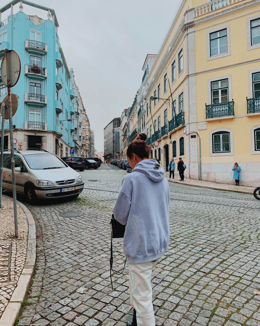 小竹麻美のインスタグラム：「📍Lisbon 街歩きが楽しいリスボン🇪🇸 坂が多くて、床が石段だから滑るぅ😂 ホテルもとっても可愛くていい感じだった♡いい街だ〜🌼 #lisbon #portugal #vintagelisbon #cotorica #リスボン」