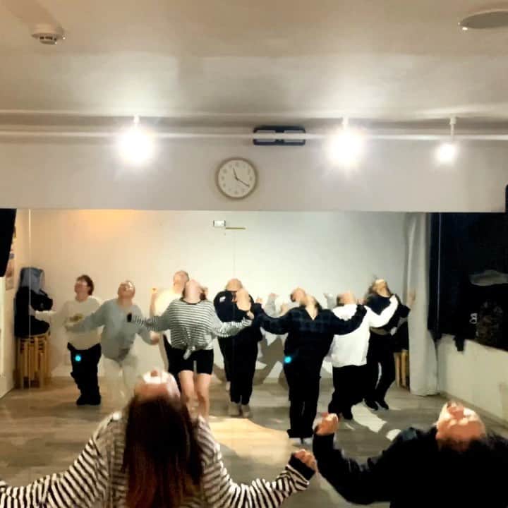 Asuka Fujimoriのインスタグラム：「🦋AG Video🦋 Choreo by @asuka_betty  今回はパキパキスカッとfunkしましたっ💘 一年前のネタを構成細かくしてみんなと踊ってみた💋 🎵: I Would Like / @zaralarsson  @rikako_1927 @mi_zyu_ki_  @rinri_416 @hagiwarasae  @a09nn @__arisabieber__  @aicarrot @yukiplo @miduki_zumi26」