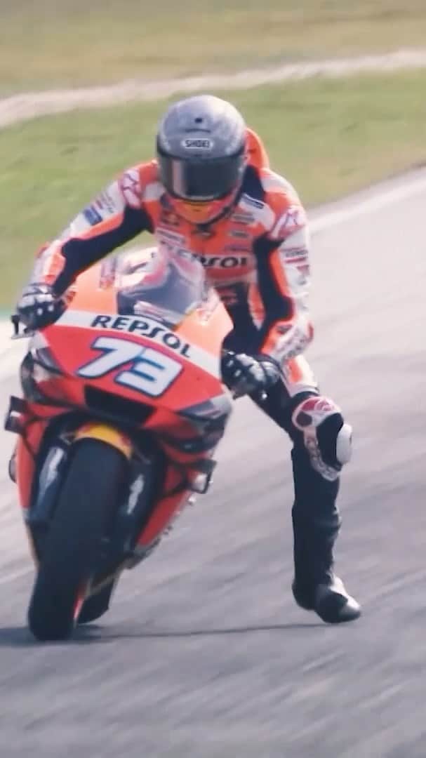 レプソル・ホンダのインスタグラム：「Step inside the Repsol Honda Team garage and join the first @MotoGP test of the year...」