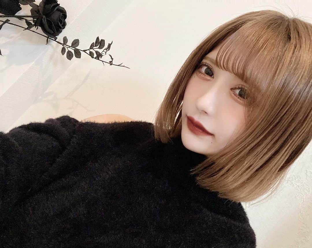 一ノ瀬りとのインスタグラム：「ずっとさぼってた小顔矯正したら、おかおすっきりした❕❕❕」