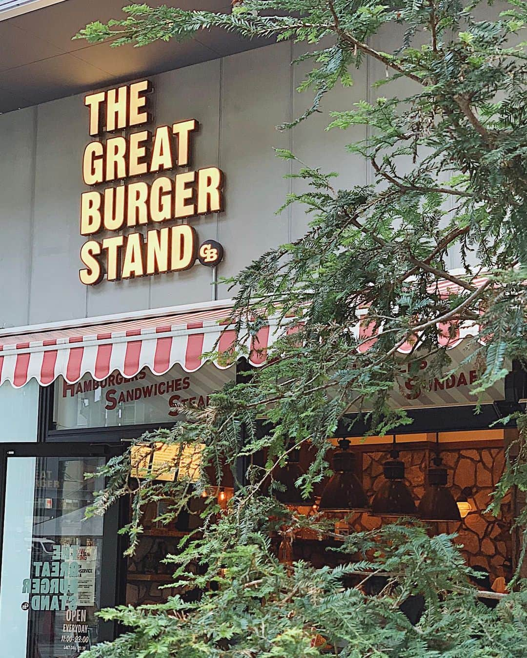 C A F E L O V E Rさんのインスタグラム写真 - (C A F E L O V E RInstagram)「THE GREAT BURGER STAND//渋谷 ㅤ 渋谷ストリーム１階にある バーガーショップ 店内の他テラスは広々していて 休憩にもぴったり 本格的なバーガーが楽しめます ㅤ ☕️#THEGREATBURGERSTAND#ザグレートバーガースタンド 📍#shibuya#渋谷  撮影する際は、他のお客様、カフェにご迷惑がかからないようご配慮をお願いします。 なcafe timeを♡」2月13日 21時35分 - _cafelover_