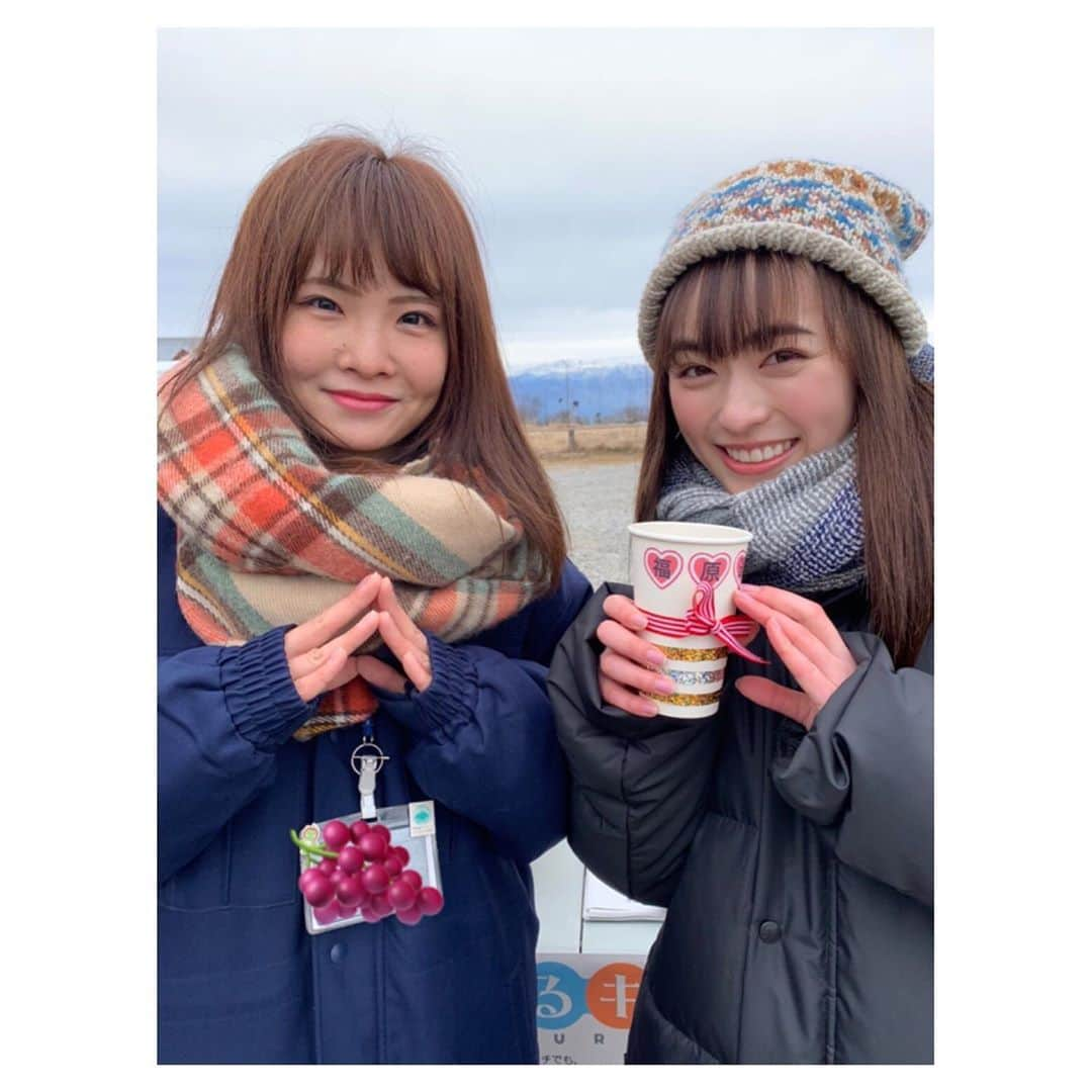 福原遥さんのインスタグラム写真 - (福原遥Instagram)「. 本日、深夜1時から テレビ東京系ドラマ「#ゆるキャン△ 」 第6話が放送されます☺︎ 5話での撮影ロケ地の塩尻市の方が、ナイヤガラジュースの差し入れをして下さいました！ 塩尻市の林さんと！ 素敵なカップまで作って下さり、とっても嬉しかったです✨ 本当に本当にありがとうごいました！ 心が温かくなりました😌 今度はプライベートで遊びに行きたいです！ 今夜も是非、楽しんで下さい！ #ゆるキャン」2月13日 21時41分 - haruka.f.official