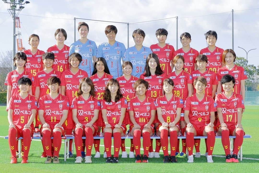 武仲麗依のインスタグラム：「2020年も応援宜しくお願いします🙇‍♀️」