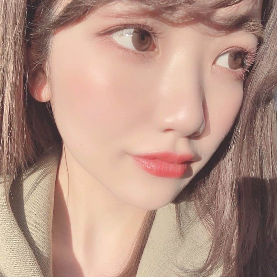 のインスタグラム：「この間　(@elena__clinic )に ハイドラピーリングを受けに 行きました♡♡ ハイドラピーリングは ダウンタイム、痛み無しで 毛穴汚れ、角質、角栓、 余分な皮脂を除去してくれて すぐにザラつきが無くなって ツルツルになるからオススメ♡ ニキビも治りやすくなるという事で 通いたくなりました🐶！ . #エレナクリニック  #ハイドラピーリング  #毛穴ケア  #角栓除去 #角質除去 #黒ずみケア  #美肌  #ツヤ肌 #最新美容  #美容クリニック #美容皮膚科 #新宿  #ハイドラピーリング #エレナクリニック」