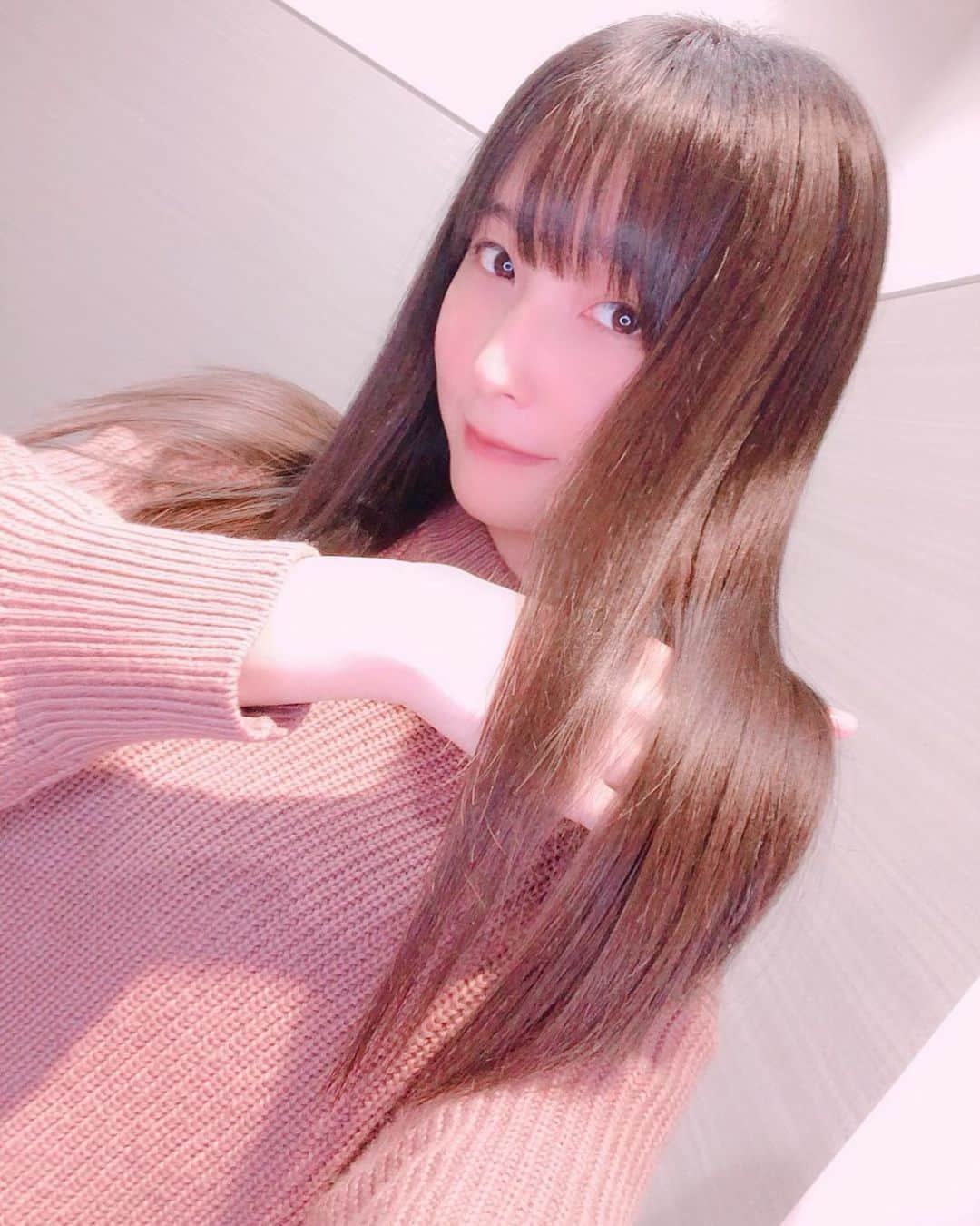 川崎あやのインスタグラム：「明日からのイベントの為に髪の毛メンテナンスしてきた！ 2/14大阪、2/15名古屋、2/16福岡 予約URLはTwitterに貼ってあるよー！  #LOANA」