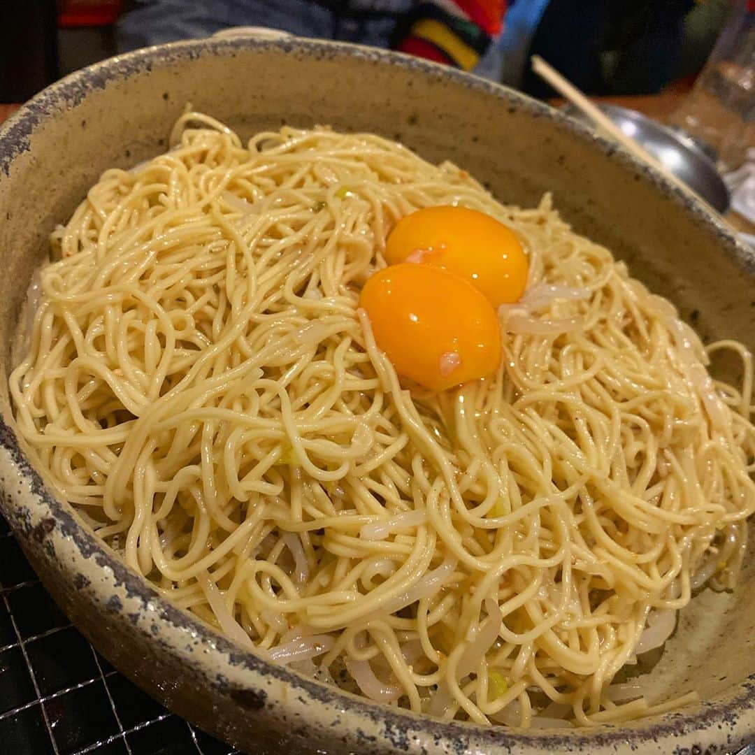 小松彩夏さんのインスタグラム写真 - (小松彩夏Instagram)「昨日はカレンダー制作チームみんなで卓球大会🏓﻿ ﻿ 先日、ストーリーに卓球動画をUPしたら﻿ 色んな方面から卓球のお誘いが...🤣🤣🤣笑﻿ ﻿ 卓球大好きなので、みんなで大爆笑しながら卓球が出来るのが本当に嬉しい🥰﻿ ﻿ 昨日もひたすら笑いが止まらなかった😂😂😂﻿ ﻿ 身体を動かした後は美味しい焼肉を食べに渋谷の道玄坂にある『どうげん』さんへ🥩﻿ ﻿ 一汗かいたあとのお肉は一段と美味しかったです‼️卓球も焼肉もまた行きたいなぁ💕﻿ ﻿ 1枚目の写真なんの瞬間やろ🤪笑﻿ ﻿ #卓球 #卓球部 #焼肉部 #課外活動 #どうげん #渋谷 #SHIBUYA #道玄坂 #焼肉 #肉 #肉好き #美味しい #嬉しい #幸せ #誕生日 #幸せ #food #yummy #美味しい #コマログ﻿ ﻿ ﻿」2月13日 22時28分 - official_ayaka_502