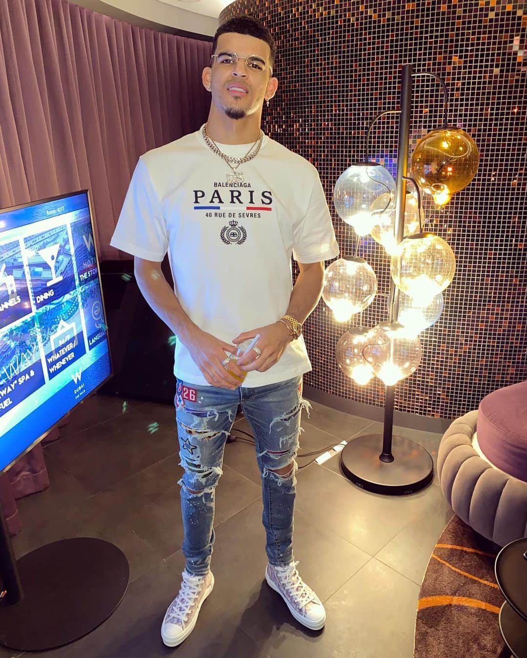 ドミニク・ソランケのインスタグラム：「🦋」