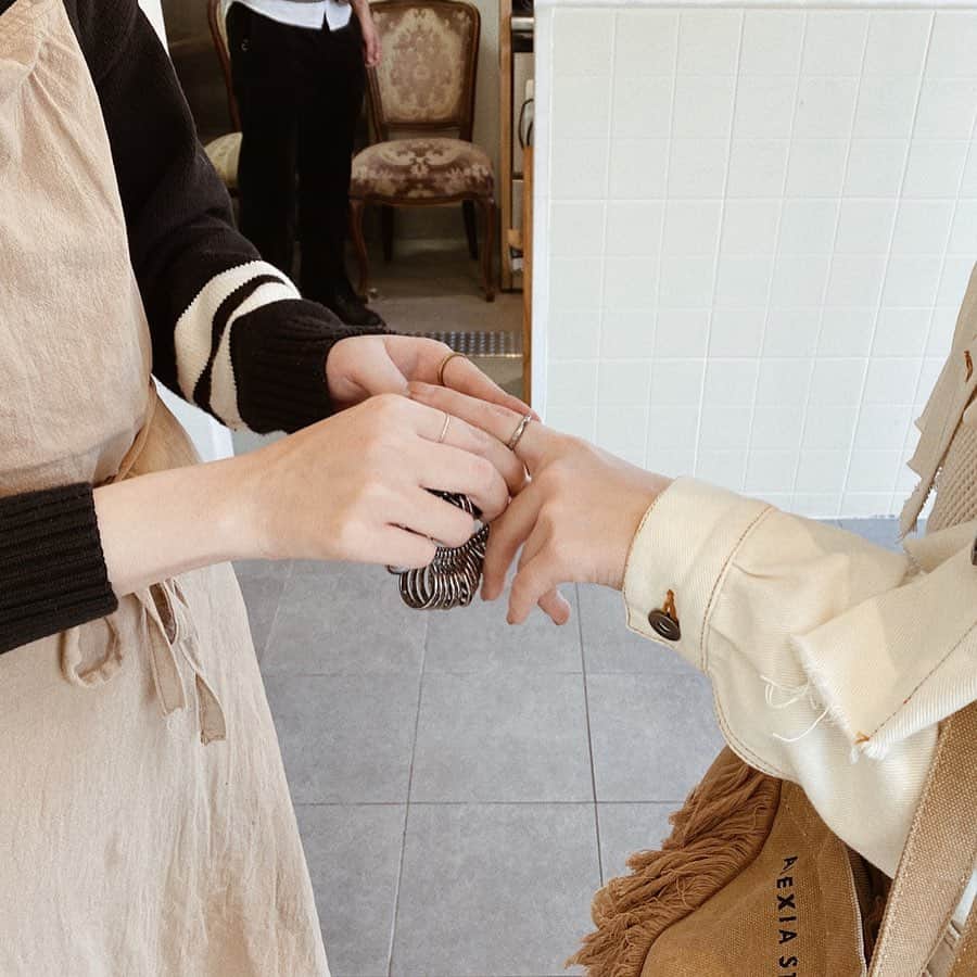 大和屋穂香（ほのちぃ）さんのインスタグラム写真 - (大和屋穂香（ほのちぃ）Instagram)「・ 鎌倉にある @mintkamakura で 可愛い指輪をゲットした💍  ちゃんと自分にあったサイズの 指輪を作ってもらえるし 自分の名前が入った指輪とかも作れて すごくよかった！すごくおすすめ！ お店の雰囲気もすごく可愛くて、 絶対またいく〜！！」2月13日 22時41分 - honochii0919