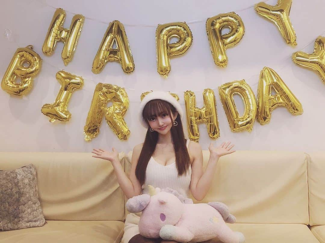 宇佐美あいりさんのインスタグラム写真 - (宇佐美あいりInstagram)「やっと無事家族３人の誕生日が終わったぁ🐰🎂✨実はうちの家族一週間ずつあるんですwなので毎年この時期はめっちゃ忙しい😂w写真はこの前誕生日のときのお店で♡可愛い🥺💕 #お祝い#誕生日#家族#happybirthday#birthday##cake#irina#cafe#bar#escape#エスケープ#六本木#roppongi #HappyAnniversary#japanesegirl#instadaily#instalike#igers #selfie#instagood#pleaselike#pleasefollow#followme#shibuyascramblesquare」2月13日 22時57分 - airi.usami_official