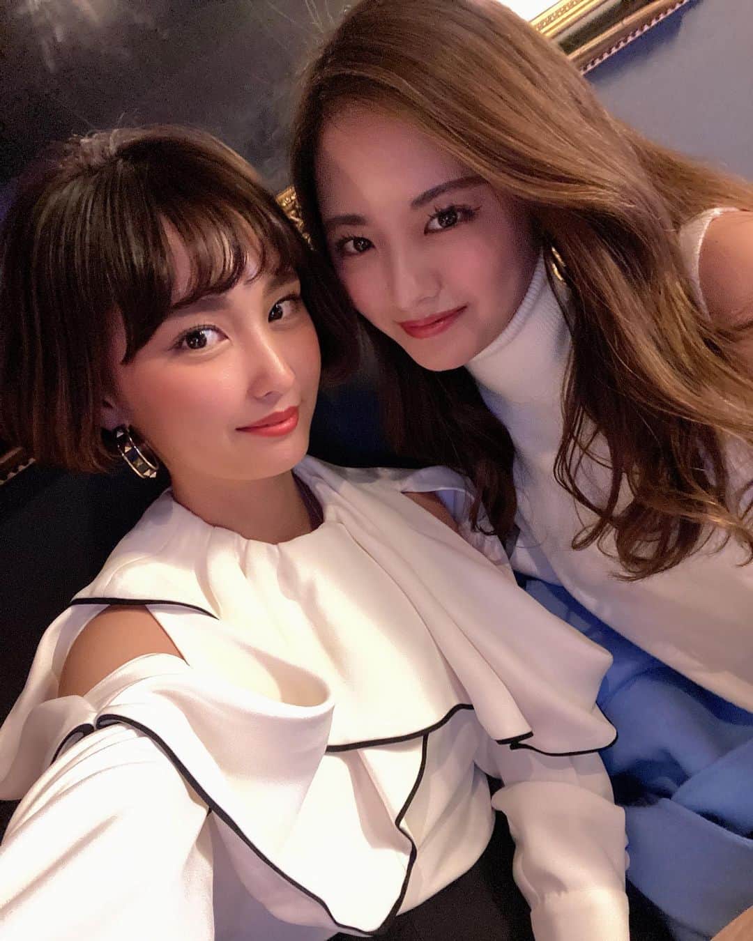 のインスタグラム：「この間れいらと遊んだ時の🥰 その前に @abikura_diptymoila さんにいつも通り マツエクしてもらったよ❣️ 前髪切ったから今回は長さ出してアイラインを強調👁 お陰様でパチクリなりました❤️ いつもありがとうございます🥺💕💕」