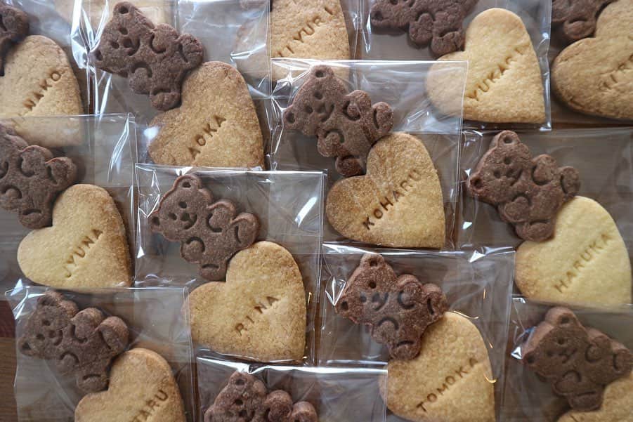 ANNA さんのインスタグラム写真 - (ANNA Instagram)「🤎Happy Valentine's Day🤎・ 今年もチアスクールに通ってくれてる生徒ちゃんに🧸🍪・ ・ ・ ・ #happyvalentinesday #teddybears #cookies #クマクッキー #バレンタイン #クッキー工場 #valentinesday2020」2月13日 23時10分 - anna_flare