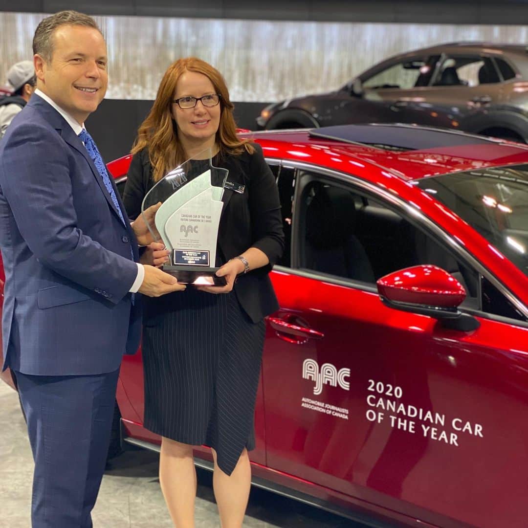 MAZDA Canadaさんのインスタグラム写真 - (MAZDA CanadaInstagram)「Earlier today at the @cdnintlautoshow, the #Mazda3 was awarded with the @ajacanada 2020 Canadian Car of the Year award.」2月13日 23時14分 - mazdacanada