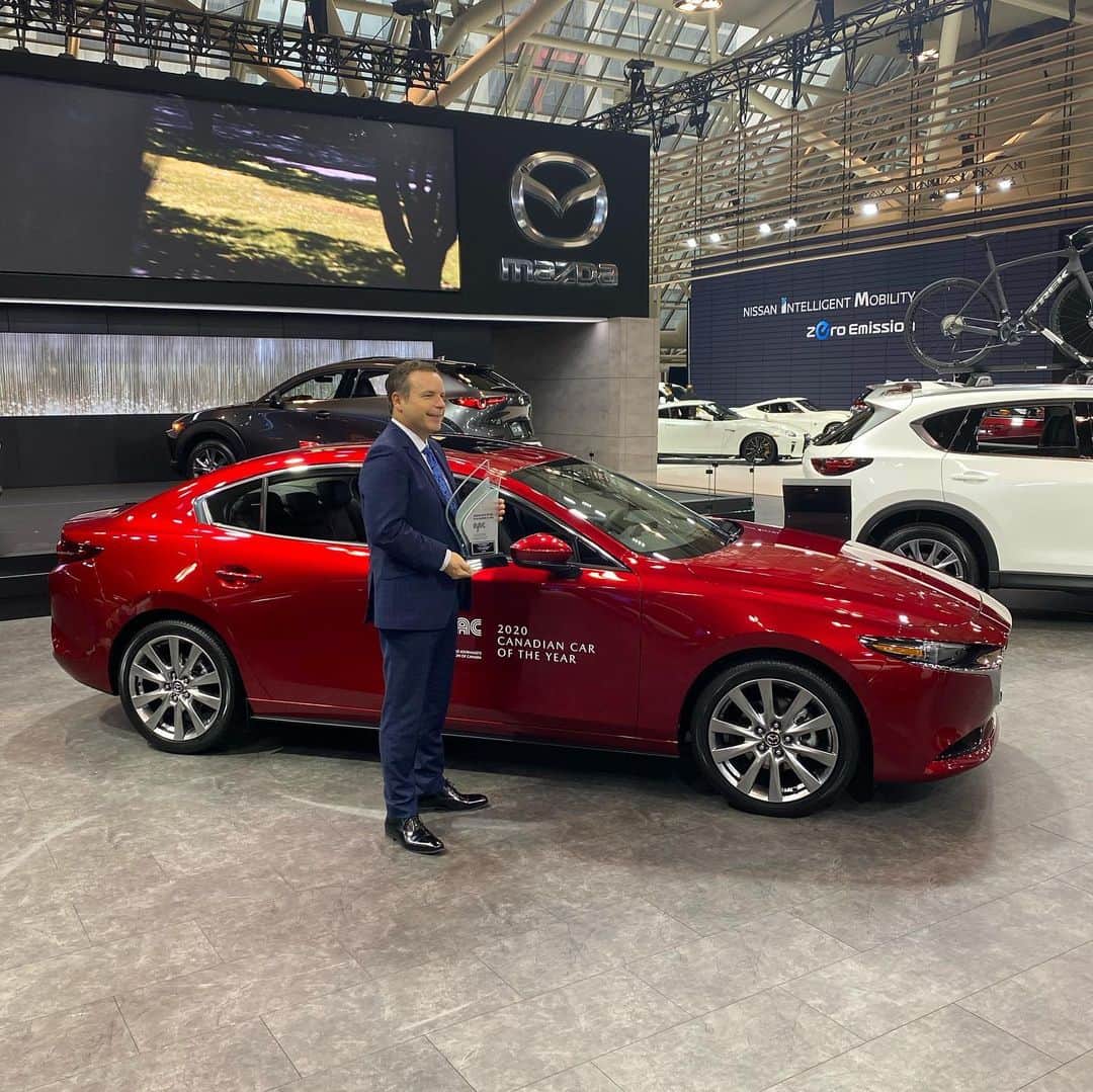 MAZDA Canadaさんのインスタグラム写真 - (MAZDA CanadaInstagram)「Earlier today at the @cdnintlautoshow, the #Mazda3 was awarded with the @ajacanada 2020 Canadian Car of the Year award.」2月13日 23時14分 - mazdacanada