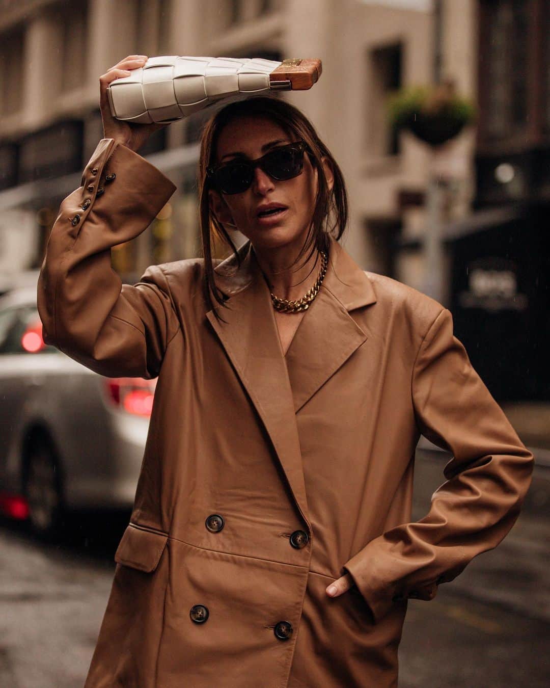 Vogue Parisさんのインスタグラム写真 - (Vogue ParisInstagram)「Creamy tones met shades of brown and beige out and about in New York this week as the coziest trend of the season was confirmed in the street style spotted by @garconjon. Swipe left for a selection of the best looks #StreetStyle #NYFW」2月13日 23時16分 - voguefrance