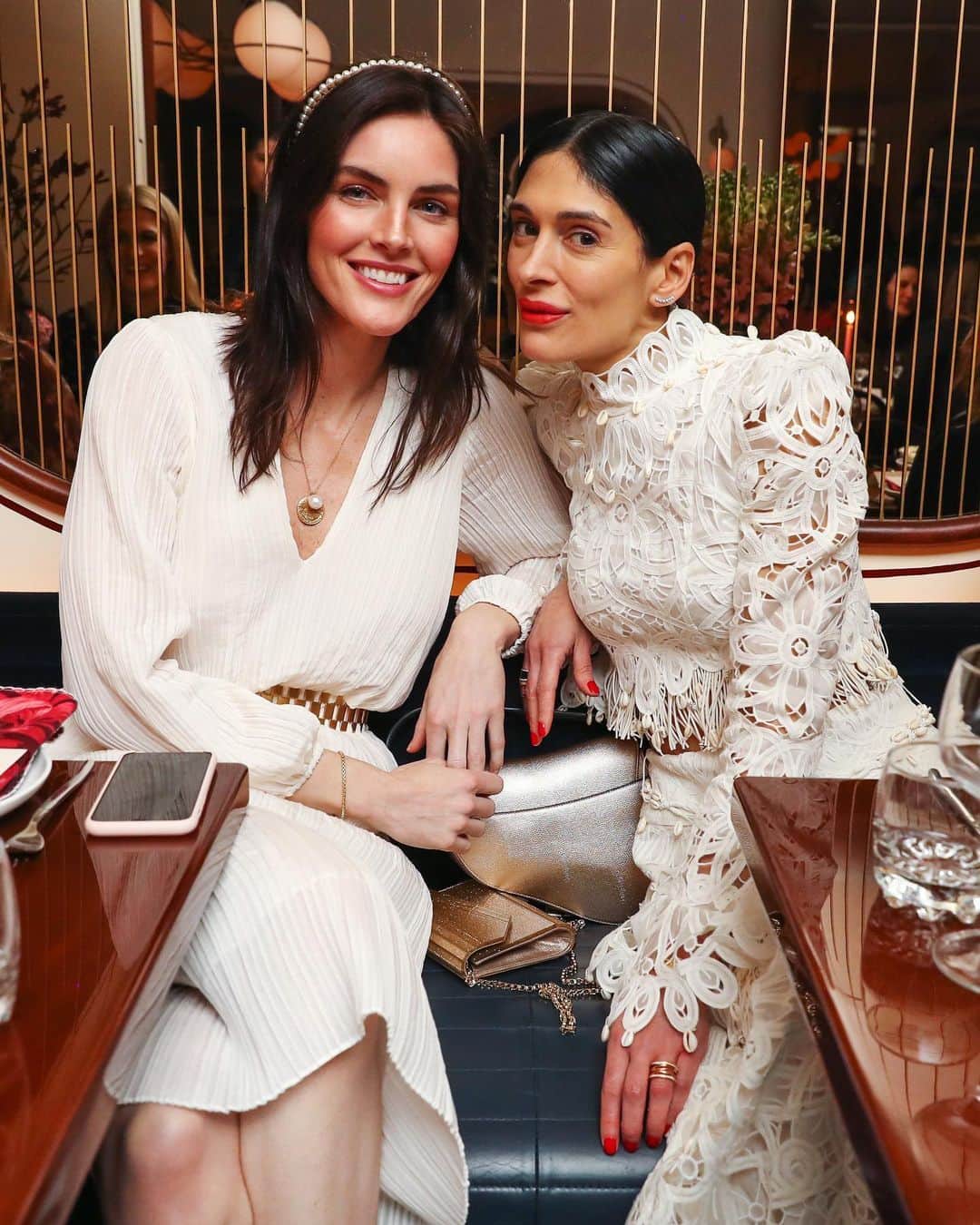 ヒラリー・ローダのインスタグラム：「Fashion week fun 🥳 at the @zimmermann dinner last week」