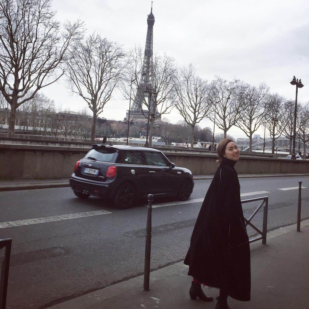 HALCAさんのインスタグラム写真 - (HALCAInstagram)「J’aime Paris🇫🇷🗼❣️ #paris #toureiffel #towereiffel #toureiffelparis  #halca_paris #halcameras #eiffeltower #laseine  #minicooper #eiffeltowerparis #86camera」2月13日 23時29分 - halca_