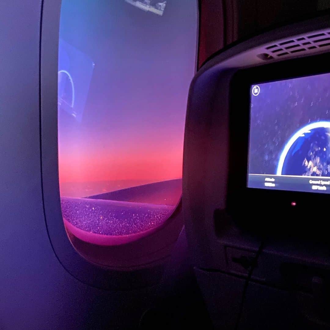 AIR CANADAさんのインスタグラム写真 - (AIR CANADAInstagram)「Pink sky in sight, passengers’ delight… ✨ (📸: @noh_where_to_) . . Ciel tout rose, spectacle grandiose… ✨(📸: @noh_where_to_)」2月13日 23時32分 - aircanada