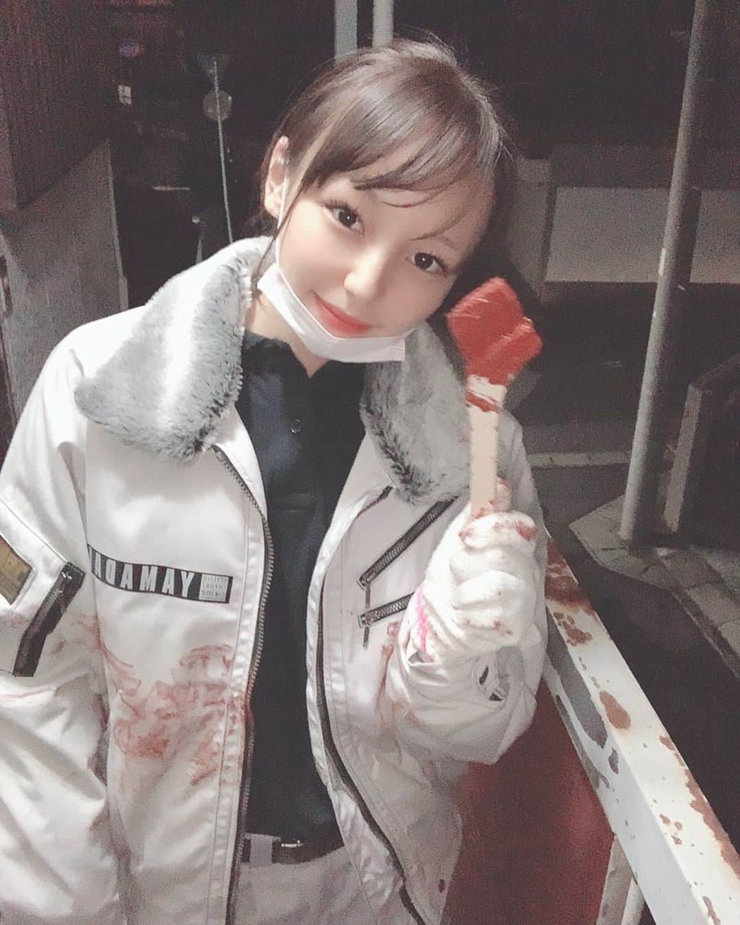 鈴木ユリアのインスタグラム：「. 日中も塗って徹夜でこれから塗ります。 任せてもらってるの嬉しいけど 1人だと大変ぽりぽり案件事変」