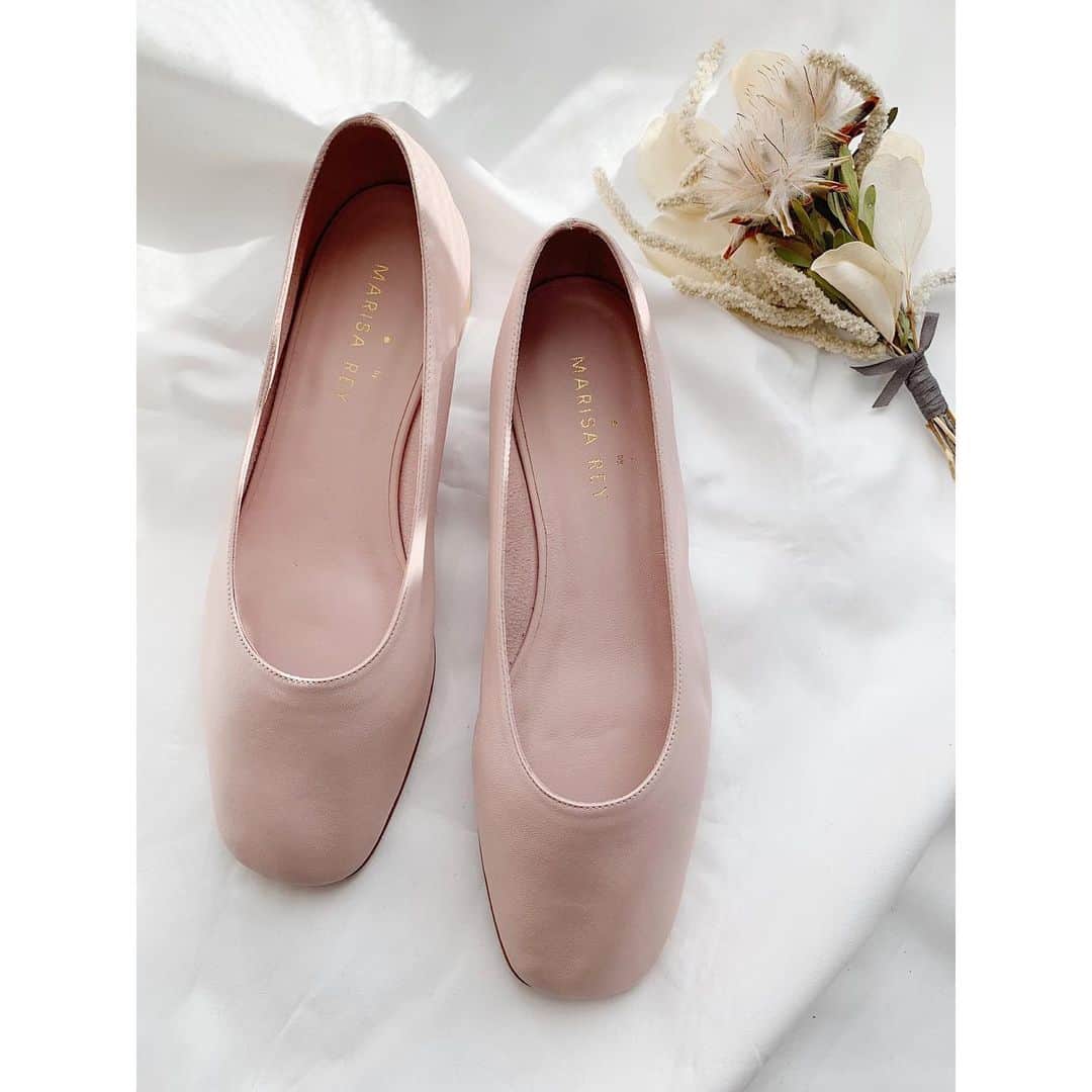 のインスタグラム：「💓🩰💓🩰💓﻿ ﻿ pink shoes🥰﻿ ﻿ 早く素足で履きたい🌞﻿ ﻿ ﻿ #SHENERY_official﻿ #shoes #marisaray﻿ #pink #leather﻿ #fashion」