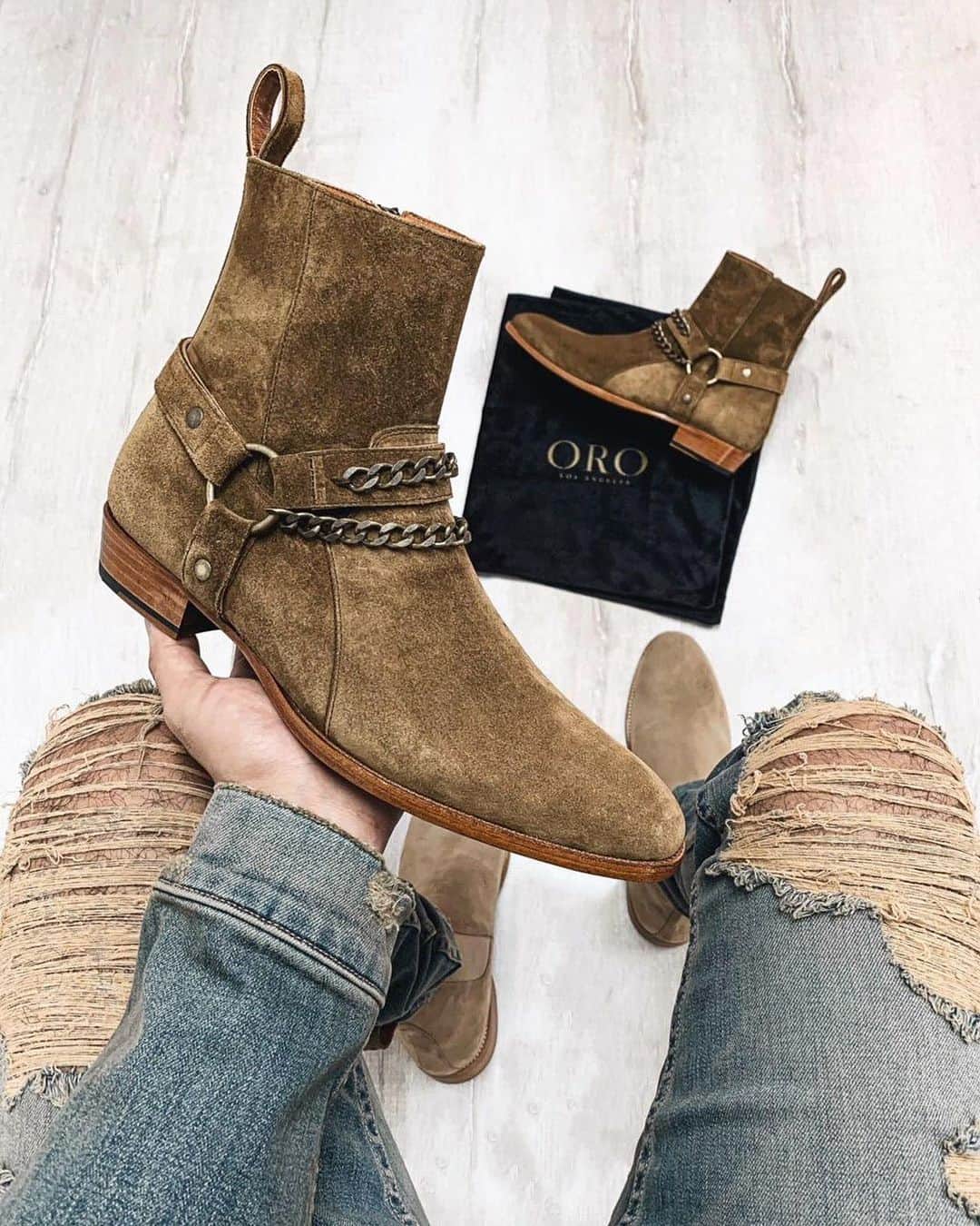 Men Withさんのインスタグラム写真 - (Men WithInstagram)「#ad The Reggio Velvet Chelsea Boots @orolosangeles The Rista Denim @orolosangeles Shop New Arrivals @orolosangeles www.orolosangeles.com  Tap to shop!」2月13日 23時48分 - menwithstreetstyle