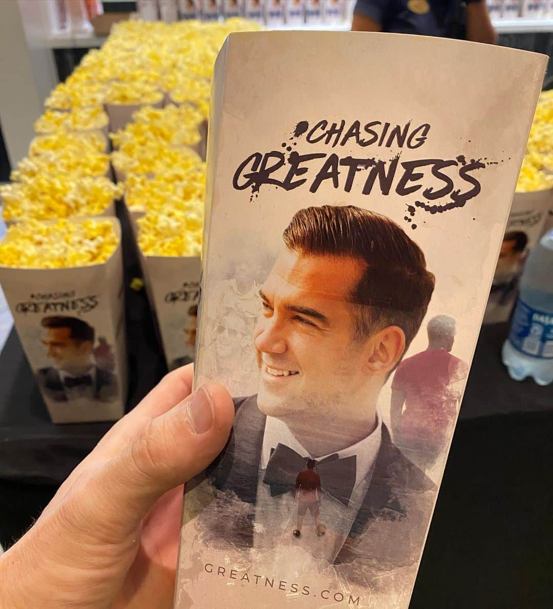 ロブ・ディアデックさんのインスタグラム写真 - (ロブ・ディアデックInstagram)「Congrats to my Ohio brother from another mother @lewishowes on the release of his film Chasing Greatness. He has an amazing story and this film is another inspiring  chapter in his journey . Thank you for including me in the film .It’s streaming right now on greatness.com .Go get inspired to live your greatness!」2月14日 0時01分 - robdyrdek