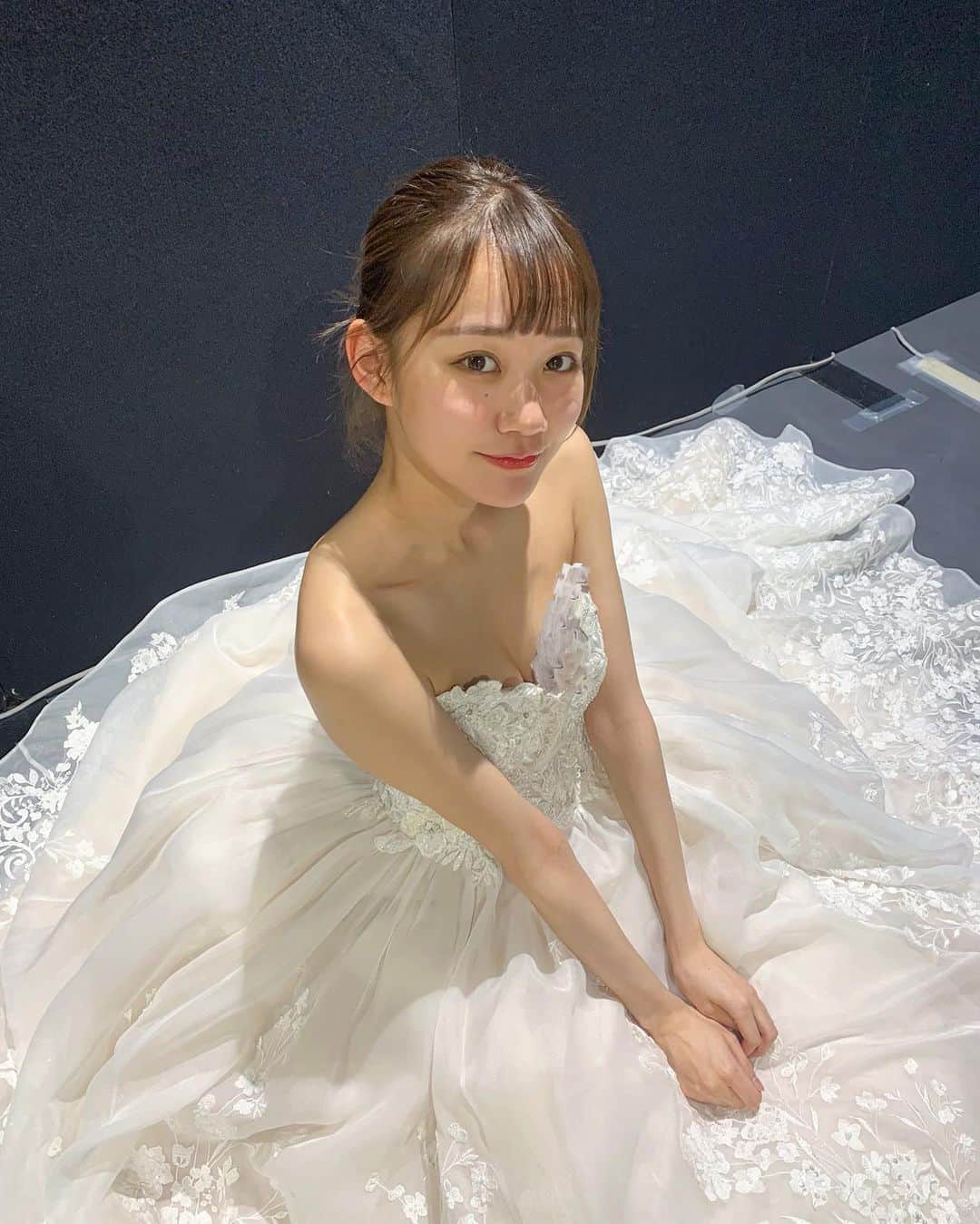 保﨑麗さんのインスタグラム写真 - (保﨑麗Instagram)「ブライダルショーにて 素敵なドレスを着させて頂いたよ☺︎ . . #hatsukoendo」2月14日 0時10分 - hozaki_rei