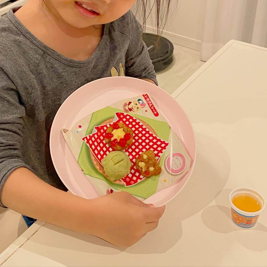 山根良顕さんのインスタグラム写真 - (山根良顕Instagram)「このお菓子は、パンの味w」2月14日 0時16分 - ungirls_yamane
