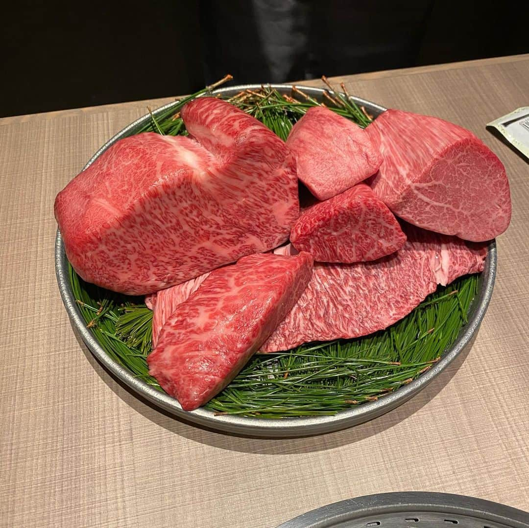 高橋ミカさんのインスタグラム写真 - (高橋ミカInstagram)「すごーく、行きたかった焼肉屋さん @yakiniku_ushimatsu に！ 子供達も、おかわりしちゃうくらい、美味しいお肉🥩🥩🥩 ぜーんぶ美味しすぎたーーーー あーまた、行きたい💨💨💨 そして、3人の話は尽きなく🤣子供達も、仲良く遊び、笑顔でいられる時間が、本当に大切だなーー ほっこり時間満喫❤️ 友よ！色々色々ありがとうーー❤️」2月14日 11時44分 - mikatakahashi1971