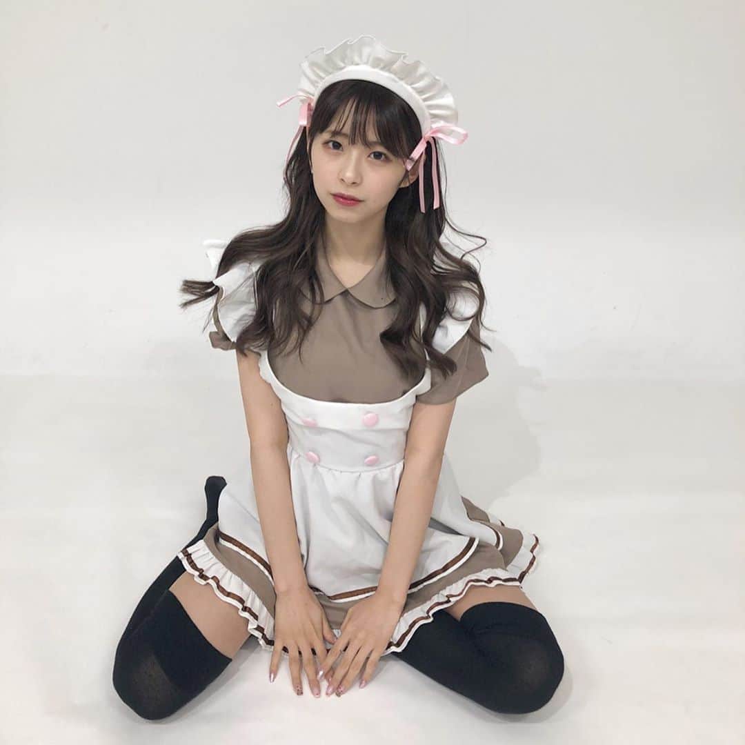 川崎ひかるのインスタグラム：「バレンタイン🍫🎀🤎 . . . . .  #daily #dailylook #selfie #selca #ootd #japanesegirl #japaneseculture #japaneseanime #japaneseidol #idol #anime #cosplay #cosplaygirl #일본아이돌 #followｍe 데일리룩 #셀카그램 #셀카 #오오티디 #팔로우 #코스프레 #自撮り #アイドル #メイド服 #メイド #コスプレ #ニーハイ #ビジョビ #valentine #バレンタイン #ビジョラダ」