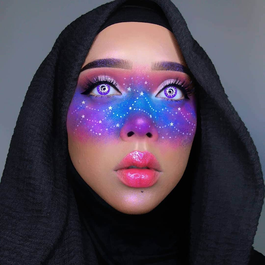 queenoflunaさんのインスタグラム写真 - (queenoflunaInstagram)「Was listening to Shooting Star (Bad Company) on repeat when doing this look inspired by @Qinniart's star freckled painting to honour her. Hearing the sudden passing really has been heartbreaking. 💔 Qinni was a huge inspiration to so many artists including makeup artists. 🎨💄 My condolences to her family, friends and fans. The world lost a beautiful shooting star. RIP, Qing Han. #GalaxiesforQinni 🌌🌠💙 . . Products used: ⭐Lenses: @colouredcontacts Starburst ⭐Eyeliner: @nyxcosmetics_my Love Lust Disco epic ink liner (black) ⭐Eyeshadow: @maccosmetics Luck and Fortune eyeshadow ⭐Starry Freckles: @nyxcosmetics_my Off Tropic shadow palette (Hasta la Vista), @katvondbeauty Ink Well liner (white out) ⭐Highlight: Fetish highlighter palette ⭐Mascara: @nyxcosmetics_my Worth the Hype ⭐Lips: @maccosmetics x Patrick Starr Queen P . . #qinni #qinniart #starredfreckles #galaxymakeup #spacemakeup #spacelover #starfreckles #nyxcosmeticsmy #katvondbeauty #maccosmeticsmy」2月14日 10時13分 - queenofluna