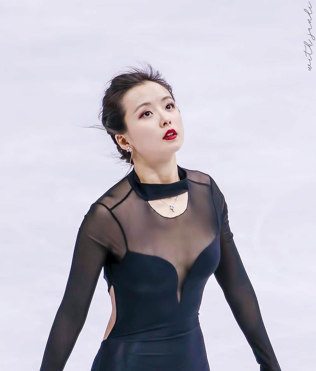 ミン・ユラのインスタグラム：「@reziaeziaskate 예쁜연습복 감사합니다!」