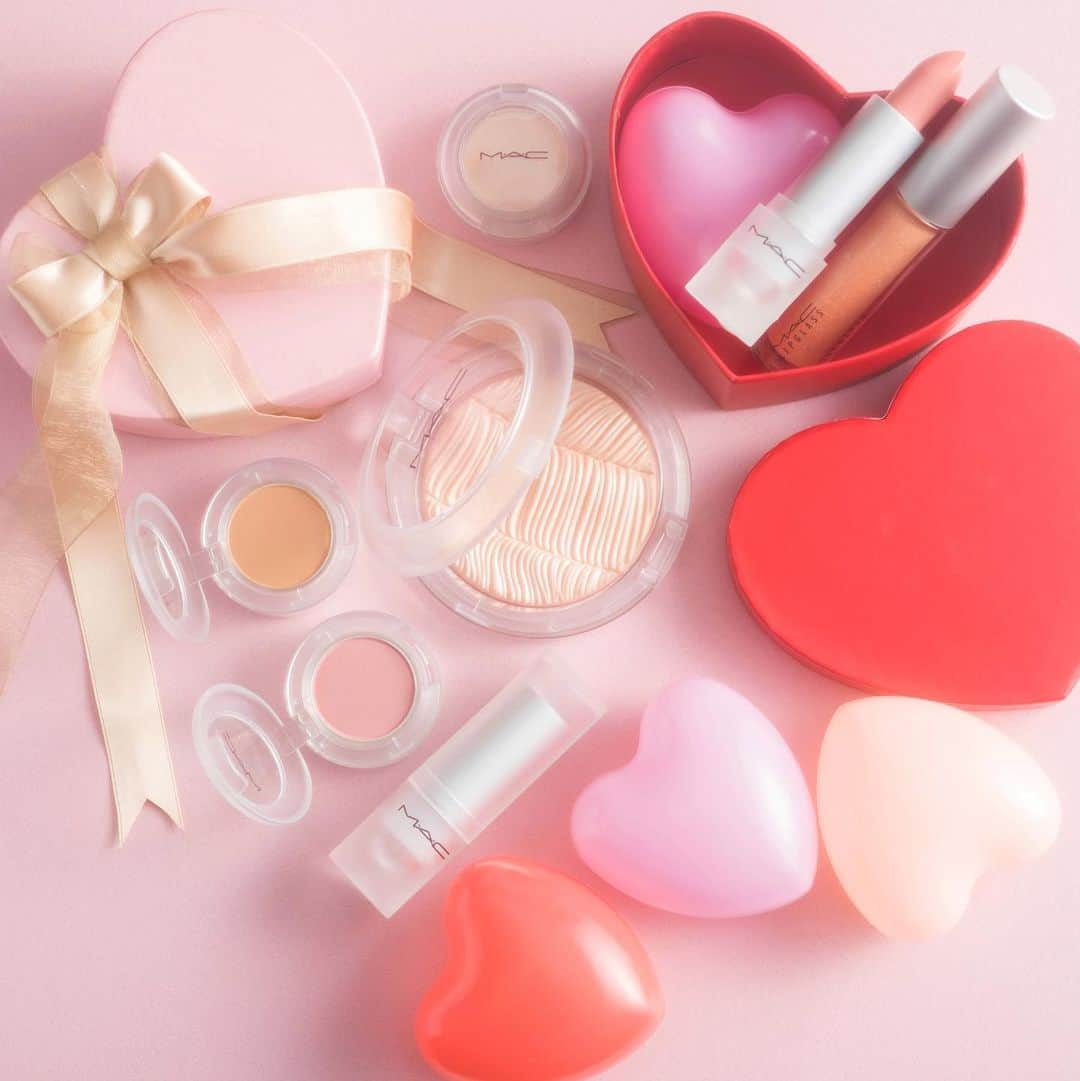 M∙A∙C Cosmetics Japanさんのインスタグラム写真 - (M∙A∙C Cosmetics JapanInstagram)「ㅤ 【本日全国発売】﻿ 今日は2月14日💝バレンタインの日にぴったりの限定コレクションが登場﻿✨ ㅤ 春らしい透明感のある表情を演出する、カラーコレクションで﻿バレンタインの甘いムードを盛り上げて﻿💄 ㅤ *公式オンライン ショップ先行販売中﻿ ㅤ ㅤ DESIGN:﻿ M·A·C ARTIST RINO KASAI @rino416﻿ HATSUO ARISAKA @ari_h2o @macpro_tokyo﻿ PHOTO: @takaki_iwata﻿ ㅤ  ㅤ #MACLoudandClear﻿ #MACラウドアンドクリア﻿ #MACトレンドSS2020﻿ ㅤ #MACCosmeticsJapan #MACコスメ #MACCosmetics #MACLovesLips #コスメ #メイク #美容 #リップメイク #リップ #口紅 #リップグロス #リップスティック #アイメイク #アイシャドウ #チーク #ハイライト #新色 #限定コスメ #ツヤ #ツヤメイク #春メイク #透明感 #ピンクメイク #血色メイク #血色感 #デパコス #お気に入りコスメ」2月14日 11時00分 - maccosmeticsjapan