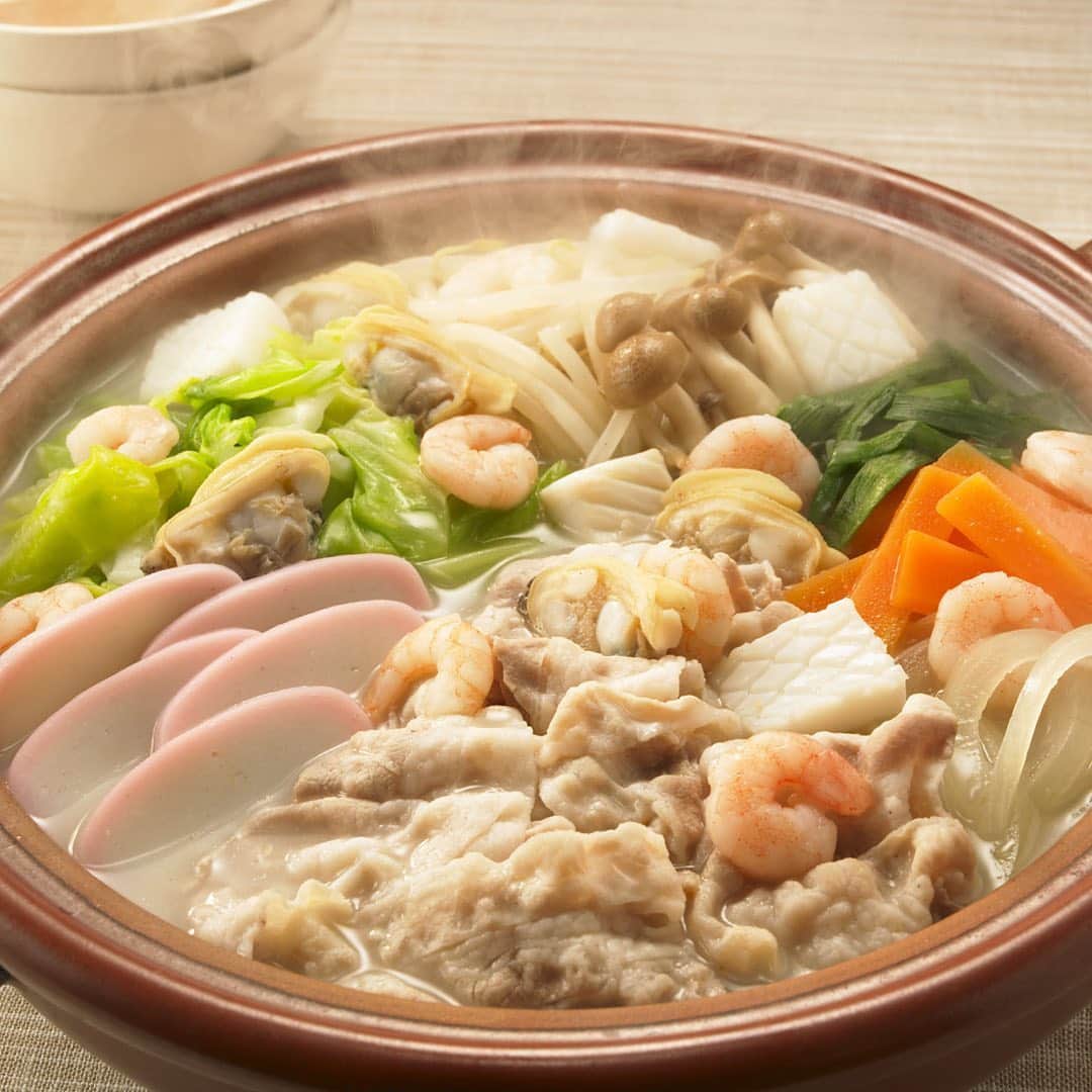 おいしい鍋さんのインスタグラム写真 - (おいしい鍋Instagram)「. ＼野菜ちゃんぽん鍋／ シーフードミックスなどを使用すれば、材料の準備も簡単に楽しめる鍋です。 まろやかなコクのあるスープで白菜など野菜がおいしくたっぷり楽しめます。 . しめはやっぱりちゃんぽん麺ですね！ . ●レシピはこちら ‪http://nabe.moranbong.co.jp/recipe/detail/id=879‬ . #おいしい鍋 #モランボン #moranbong #野菜ちゃんぽん鍋 #ちゃんぽん鍋 #菜の匠 #白菜鍋用スープ鶏がら白湯しお味 #白菜鍋用スープ #白菜鍋 #鍋 #鍋つゆ# instanabe」2月14日 11時07分 - oishii_nabe