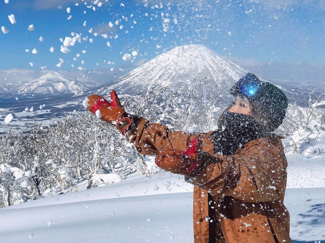 DJGEKIKARAのインスタグラム：「ここ何年かで本当に大事な物がなんだかわかってきた気がするのは気のせいではない。 今年は新しい事を始めようかな、、 ❄️❄️❄️⛄️☀️⛄️❄️ ❄️❄️ #北海道 #ルスツリゾート #ニセコ #ヒラフ #いつメン #スノーボード #スノーボード女子」