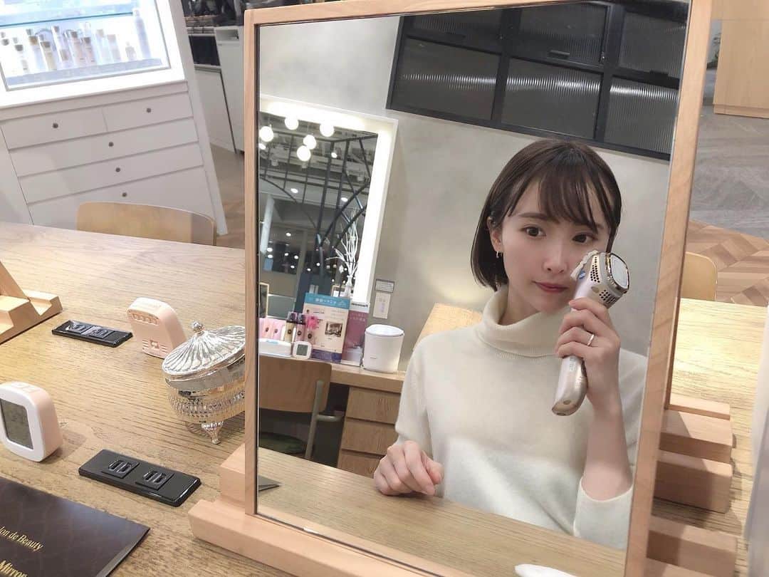 島田玲奈さんのインスタグラム写真 - (島田玲奈Instagram)「. 数日前、みずもんちゃんとパナソニックセンター大阪にある「Salon de Beauty」で美容体験プログラムを体験してきた🥺✨ . パナソニックの肌分析ができる鏡「Snow Beauty Mirror」でお肌を診断してもらって、自分のお肌の状態に合わせて、ぴったりの美容機器を体験させてもらえるの！ . 最近、特にスキンケアまじで頑張ってるだけあって、私ほぼパーフェクト💮の結果でした〜🥰わーい！安心(笑) . 6枚目を見てもらったらわかるように"しみ"の項目のみ少し反応出てたんですけど、私の場合はお肌が薄いので乾燥が一番の敵だということで、イオン導入の美顔器を体験させて頂きました✨ . 一度、目の下だけメイクオフして、しっかり体験してきたんやけど、終わってからのお肌のモチモチに感動…😭❤️ . 今回のこの体験プログラム期間限定で、体験してSNS投稿すると先着で美容パックが貰えるみたい…！ . 2/14-3/14まで開催しているみたいなので、ぜひ🧡 . #panasonicbeauty #PR #美容 #美容家電 #美顔器」2月14日 11時27分 - smd_rn321