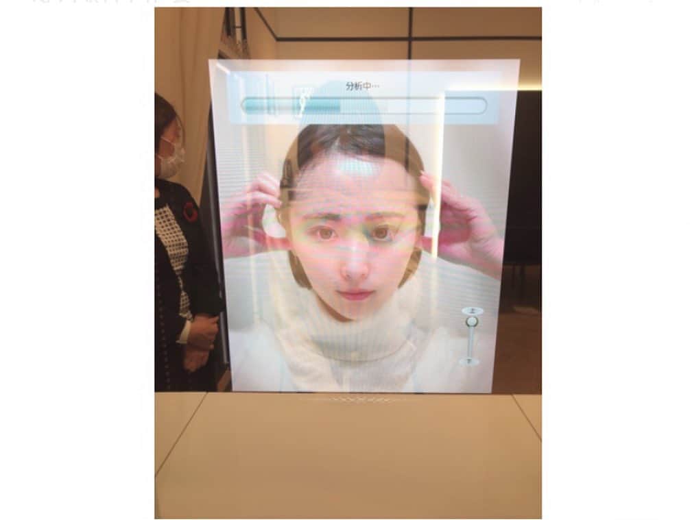 島田玲奈さんのインスタグラム写真 - (島田玲奈Instagram)「. 数日前、みずもんちゃんとパナソニックセンター大阪にある「Salon de Beauty」で美容体験プログラムを体験してきた🥺✨ . パナソニックの肌分析ができる鏡「Snow Beauty Mirror」でお肌を診断してもらって、自分のお肌の状態に合わせて、ぴったりの美容機器を体験させてもらえるの！ . 最近、特にスキンケアまじで頑張ってるだけあって、私ほぼパーフェクト💮の結果でした〜🥰わーい！安心(笑) . 6枚目を見てもらったらわかるように"しみ"の項目のみ少し反応出てたんですけど、私の場合はお肌が薄いので乾燥が一番の敵だということで、イオン導入の美顔器を体験させて頂きました✨ . 一度、目の下だけメイクオフして、しっかり体験してきたんやけど、終わってからのお肌のモチモチに感動…😭❤️ . 今回のこの体験プログラム期間限定で、体験してSNS投稿すると先着で美容パックが貰えるみたい…！ . 2/14-3/14まで開催しているみたいなので、ぜひ🧡 . #panasonicbeauty #PR #美容 #美容家電 #美顔器」2月14日 11時27分 - smd_rn321