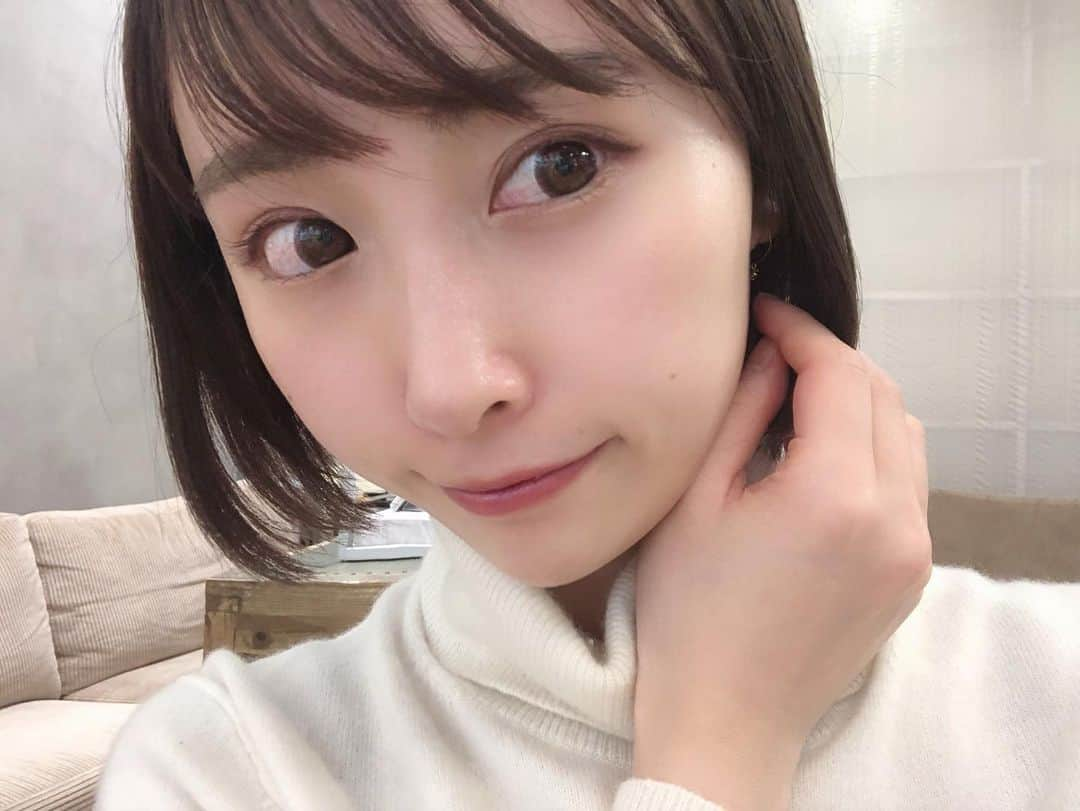 島田玲奈さんのインスタグラム写真 - (島田玲奈Instagram)「. 数日前、みずもんちゃんとパナソニックセンター大阪にある「Salon de Beauty」で美容体験プログラムを体験してきた🥺✨ . パナソニックの肌分析ができる鏡「Snow Beauty Mirror」でお肌を診断してもらって、自分のお肌の状態に合わせて、ぴったりの美容機器を体験させてもらえるの！ . 最近、特にスキンケアまじで頑張ってるだけあって、私ほぼパーフェクト💮の結果でした〜🥰わーい！安心(笑) . 6枚目を見てもらったらわかるように"しみ"の項目のみ少し反応出てたんですけど、私の場合はお肌が薄いので乾燥が一番の敵だということで、イオン導入の美顔器を体験させて頂きました✨ . 一度、目の下だけメイクオフして、しっかり体験してきたんやけど、終わってからのお肌のモチモチに感動…😭❤️ . 今回のこの体験プログラム期間限定で、体験してSNS投稿すると先着で美容パックが貰えるみたい…！ . 2/14-3/14まで開催しているみたいなので、ぜひ🧡 . #panasonicbeauty #PR #美容 #美容家電 #美顔器」2月14日 11時27分 - smd_rn321