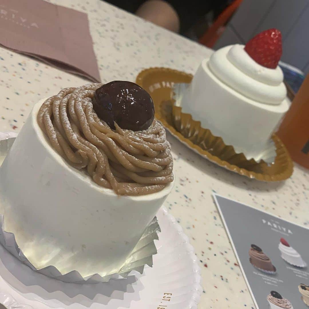 崎山一葉さんのインスタグラム写真 - (崎山一葉Instagram)「高校時代の先輩が、とても可愛いケーキをご馳走してくれて、私を褒めちぎって帰路に就かれました😍 ・ なんて良い人💗 ・ ありがとうございました😊 ・ #美人で優しい #美人なのに優しい」2月14日 11時28分 - kazuha_sakiyama