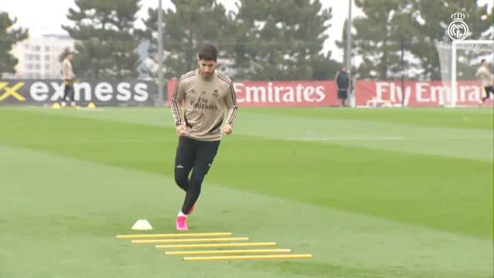 マルコ・アセンシオのインスタグラム：「Cada vez más cerca de volver. #hardwork 💪🏽⚽️」