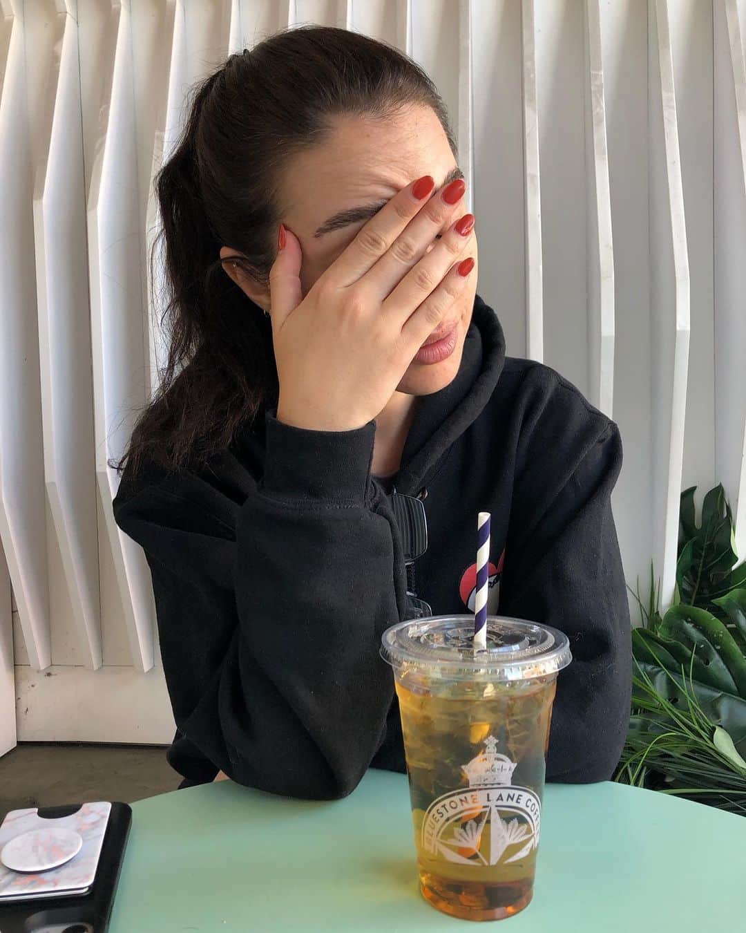 アデレード・ケインのインスタグラム：「An entire mood」