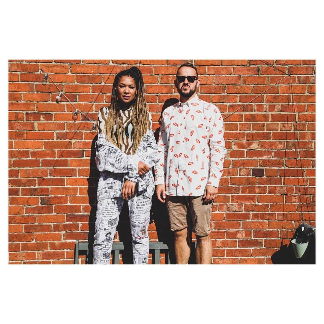 アヌーシュカのインスタグラム：「Print Work 🖤」