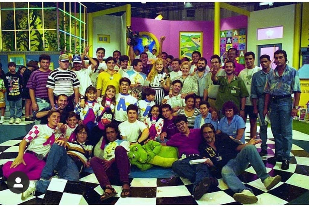 アンジェリカさんのインスタグラム写真 - (アンジェリカInstagram)「Isso sim é #tbt #casadaangelica no #sbt @sbtonline recebi essa foto do meu amado diretor @marcelo.zambelli , não resisti 😍nessa foto além de pessoas muito queridas por mim tem também uma turma querida e conhecida de vcs ... @otaviano @julianasilveiraatriz @geovannatominaga @michelimachado #gratidao #saudade #vida #historiapracontar」2月14日 3時39分 - angelicaksy