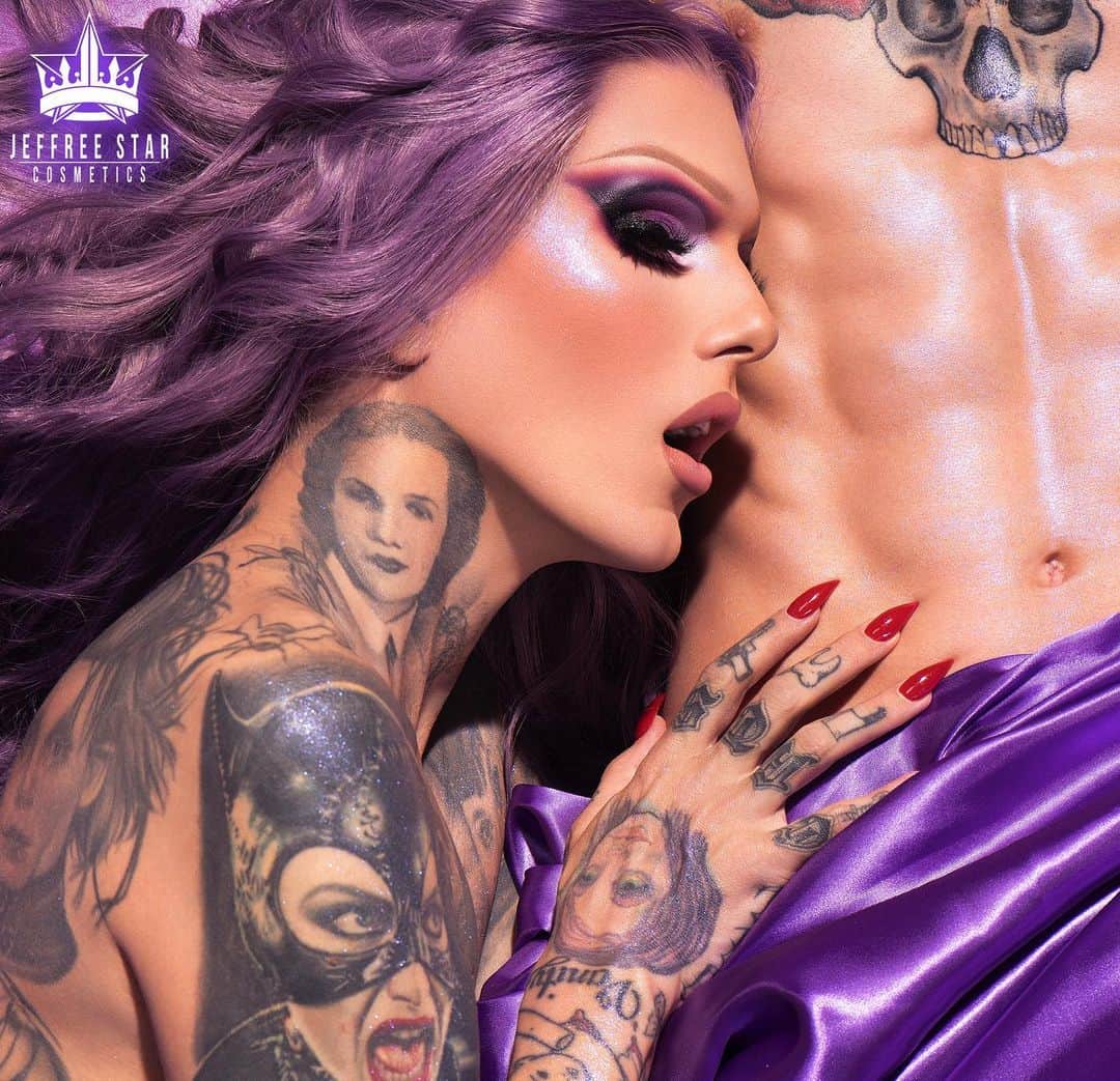 Jeffree Star Cosmeticsさんのインスタグラム写真 - (Jeffree Star CosmeticsInstagram)「The #BLOODLUST Collection is all about tapping into your creative desires 🔮 This lavender royal dream launches on 2.21.2020 💜 Shout out to my amazing JSC creative team for always killing it and making my fantasies a reality ❤️ Photo by: @marcelocantuphoto  Makeup by: @lipsticknick @alanaschober Hair: @hair_by_jay1 Set design: @keithboos Model: @_onceyougozach_」2月14日 3時46分 - jeffreestarcosmetics