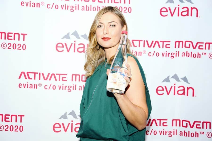 マリア・シャラポワのインスタグラム：「A few days ago I spent the evening with @evianwater learning all things sustainability. It’s certainly a hot topic and of great value. Truth is, many brands are searching for ways to include sustainability because it’s a trend. Others, are practicing it because they truly understand the impact it may have on the environment. Evian’s mission is to become a 100% circular brand by 2025. What does that mean? 🤔All their plastic bottles will made from fully recycled plastic by 2025= no plastic waste in nature. ✅💦. One of their cool new products for 2021 doesn’t even include plastic. Also, swipe to see the innovative refillable home/office unit that’s currently being tested in Europe.」