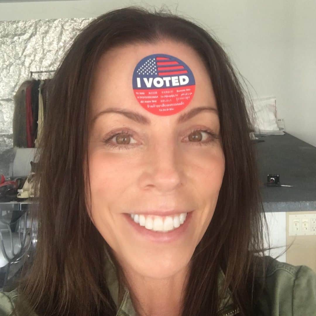 カレンザンボスビンテージクチュールのインスタグラム：「I voted. Did you??! Send it in! #vote #castyourvote #seriousshit」