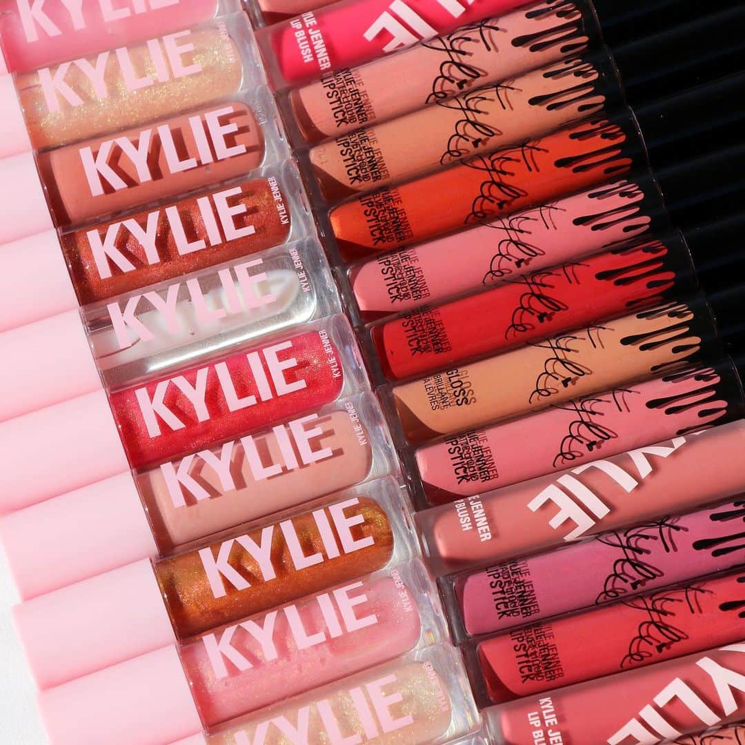Kylie Cosmeticsさんのインスタグラム写真 - (Kylie CosmeticsInstagram)「KYLIE LIPS 😘 build your collection now! shop our best-selling and award winning formulas 💋」2月14日 5時13分 - kyliecosmetics