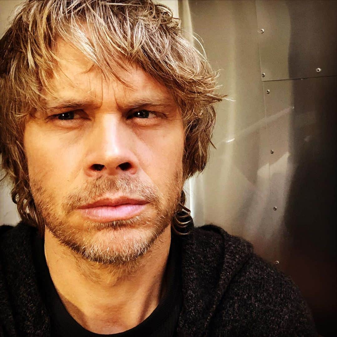 エリック・クリスチャン・オルセンのインスタグラム：「New haircut. Who dis?」