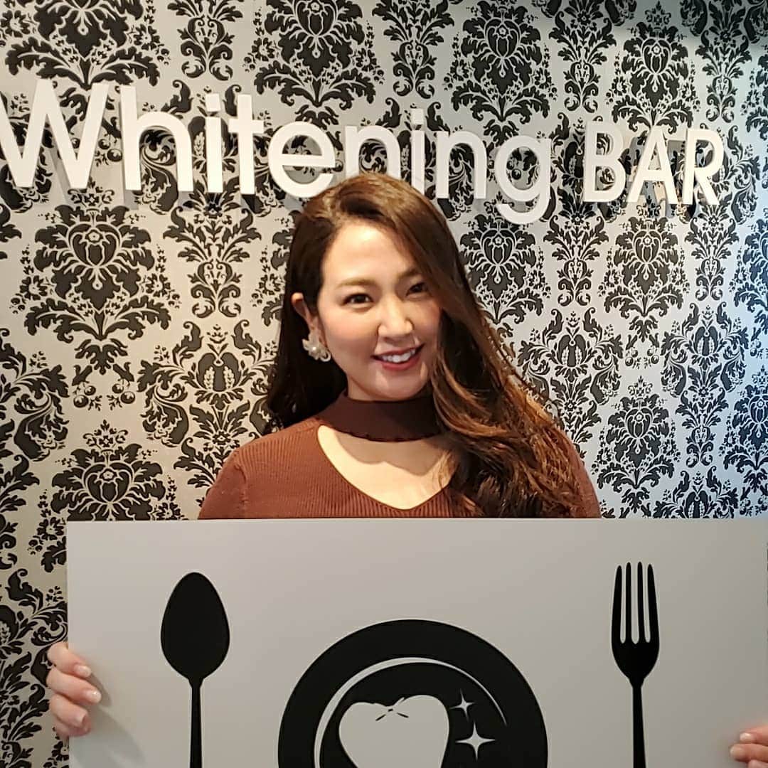 うさまりあのインスタグラム：「ホワイトニングバー渋谷道玄坂店へ❤  毎度キレイなおねえさんが対応してくださるので、うれしいです🎵🎵 もともとタバコも吸わないので、そこまで黄ばみはないのですが、1トーンあがって うれしみでした😎  いつもありがとうございます✨  #whitening #ホワイトニング #ホワイトニングバー #歯 #歯医者 #白くなる #渋谷 #原宿 #池袋 #うさまりあ」