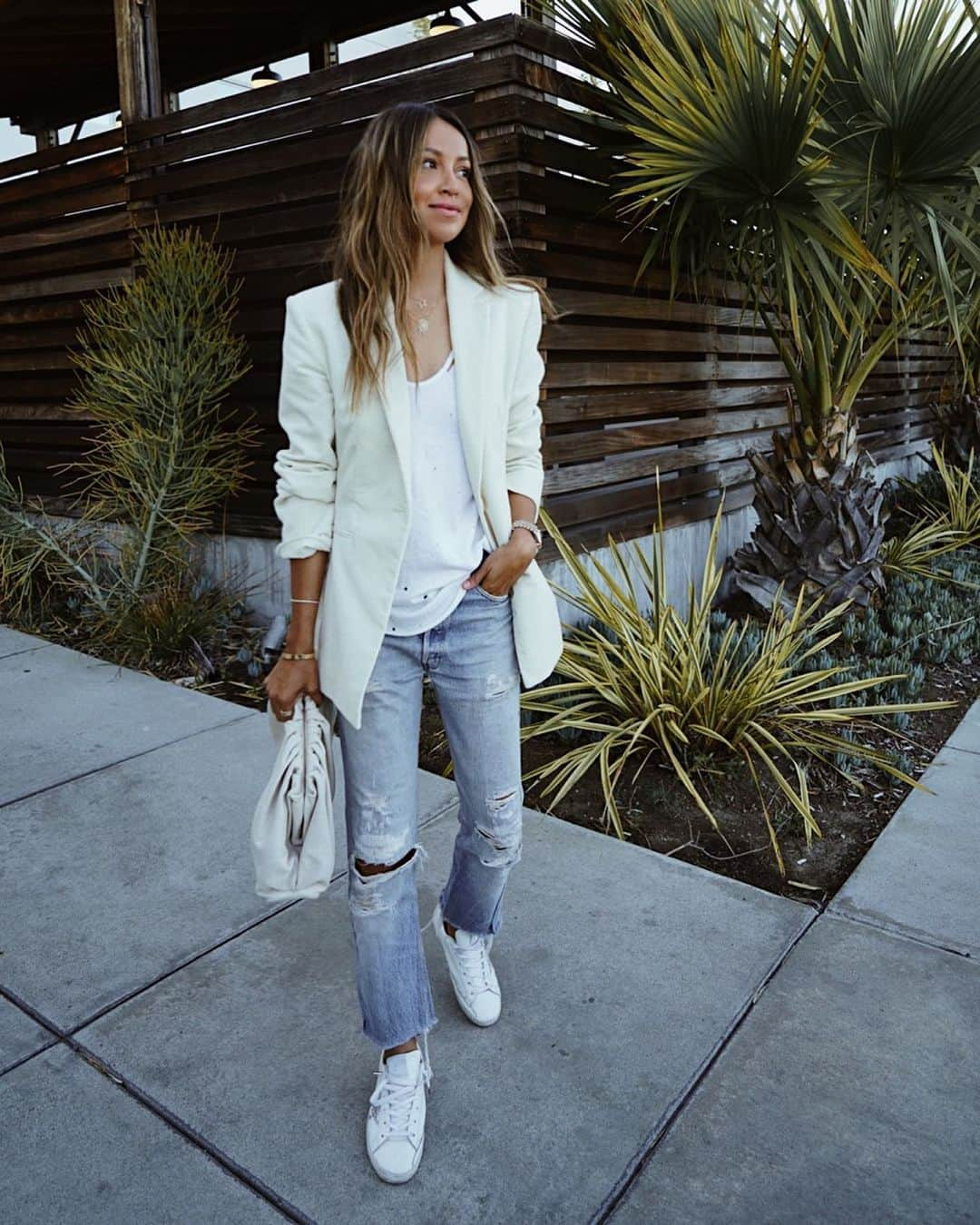 ジュリー・サリニャーナさんのインスタグラム写真 - (ジュリー・サリニャーナInstagram)「Casual dressing for meetings!💫」2月14日 6時27分 - sincerelyjules